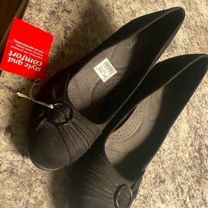 Women’s dress shoes (memory foam)